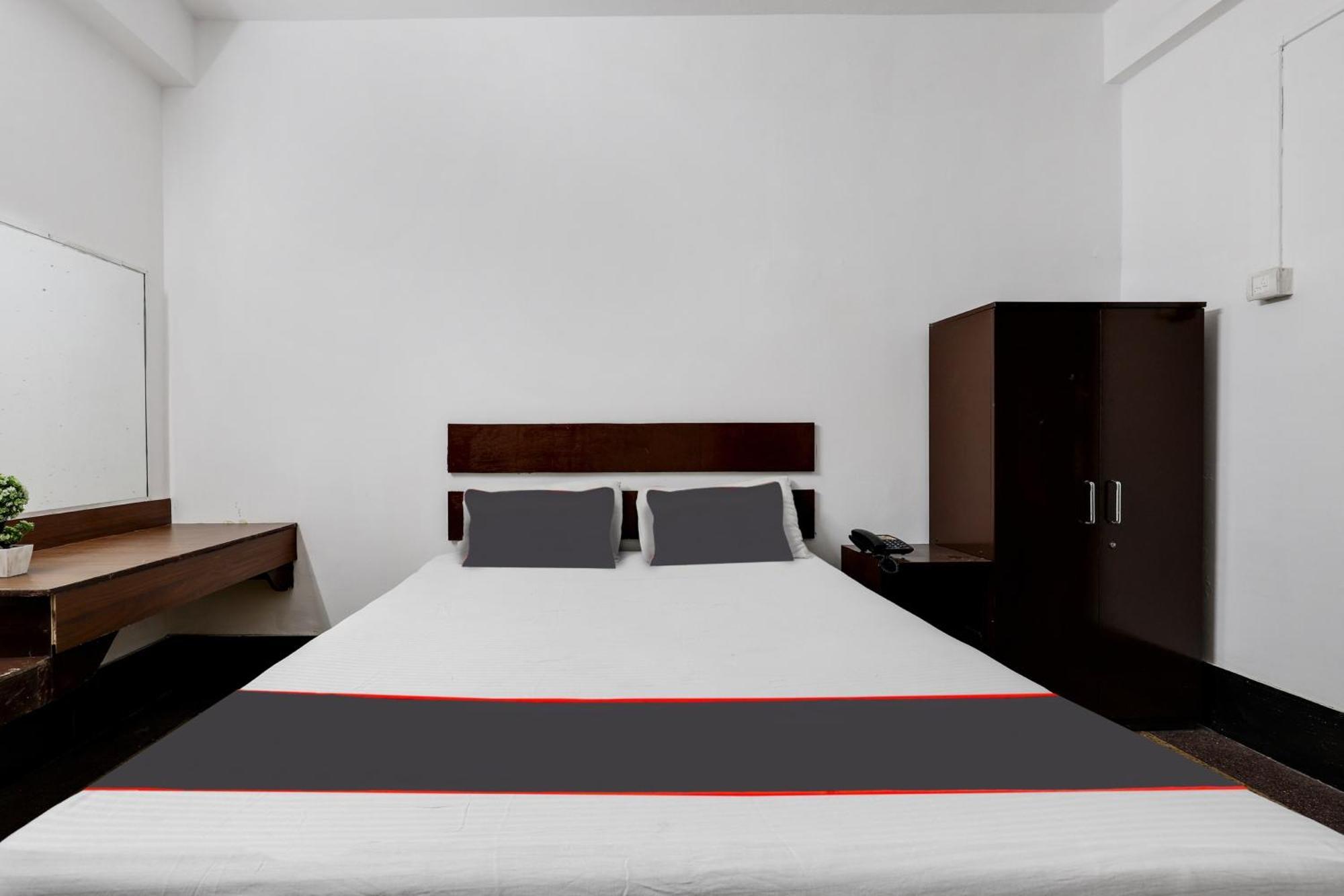 Spot On Hotel Nor' - East Γουβαχάτι Εξωτερικό φωτογραφία